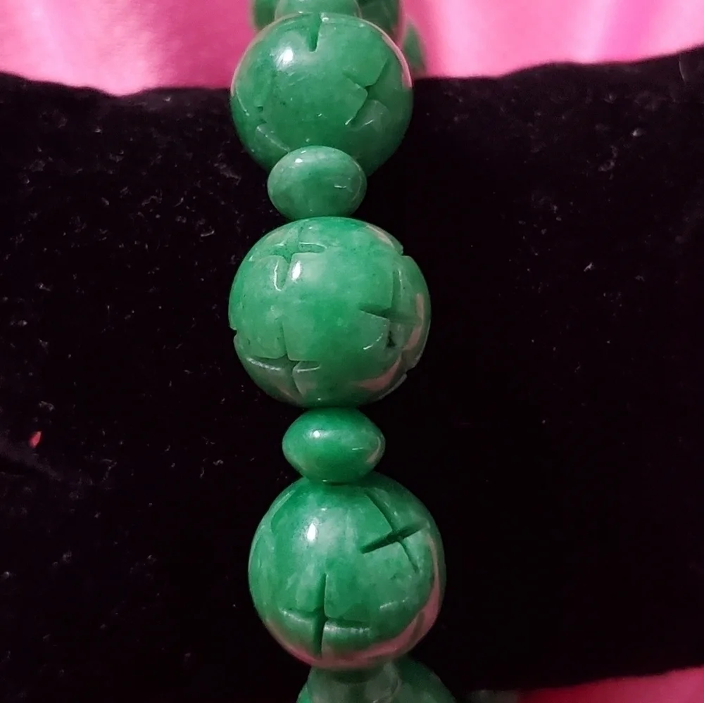 Burmese Jadeite Jade Bead Stretch Bracelet